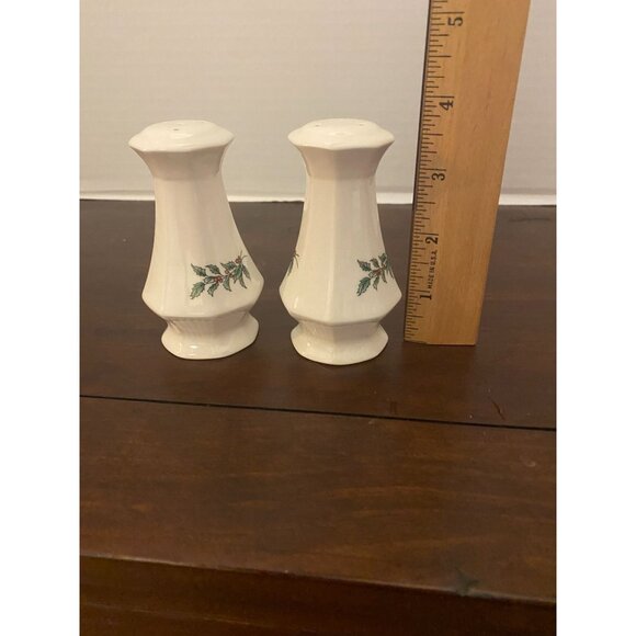 Nikko Christmas Time Classic Collection Salt and Pepper Shakers, Japan - Picture 4 of 5